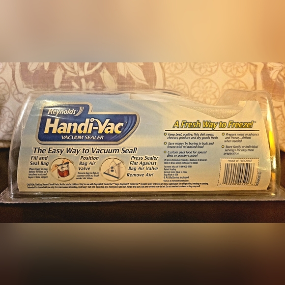 Reynolds handi-vac vacuum sealer starter kit! Never been opened! - Picture 4 of 7